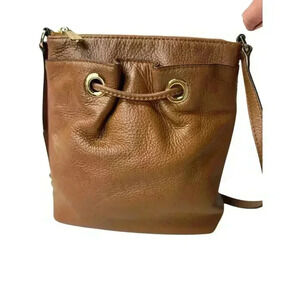 Michael Michael Kors
Camden Crossbody Pebbled Brown Leather Zip Close Bag